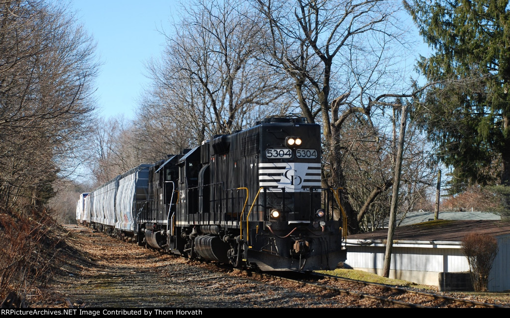 RP1 approaches the Railroad Avenue grade crossing